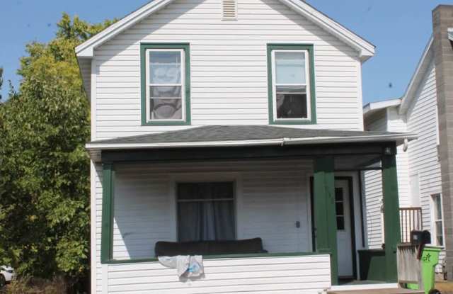 3 Bedroom, 1 Bathroom - Prime Water Street Location Gallery 1