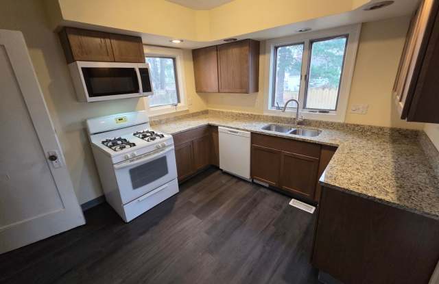 2 Bedroom Home - Northwest Rockford Gallery 3