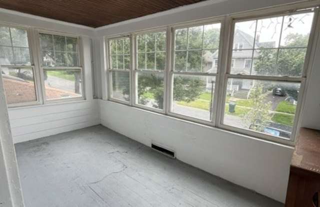 222-224 Selye Terrace - 222 UP Gallery 3