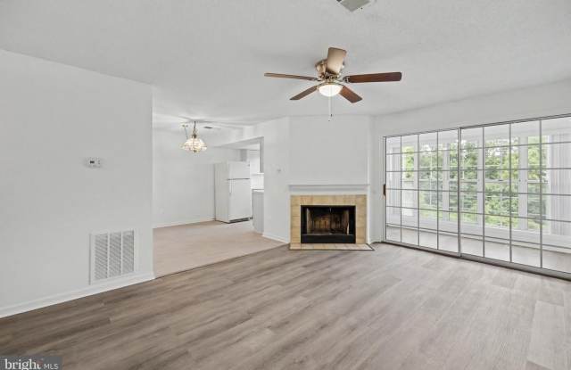 12102 GREEN LEAF CT #201 Gallery 4