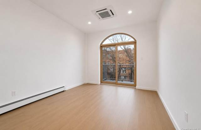 39-55 57 Street Gallery 4
