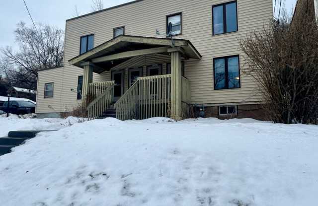 AVAILABLE FEBRUARY 1 BED 1 BATH W/ View of Lift Bridge ! photos photos