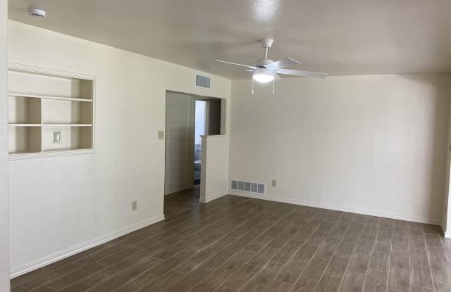 3207 E MEDLOCK Drive Gallery 4