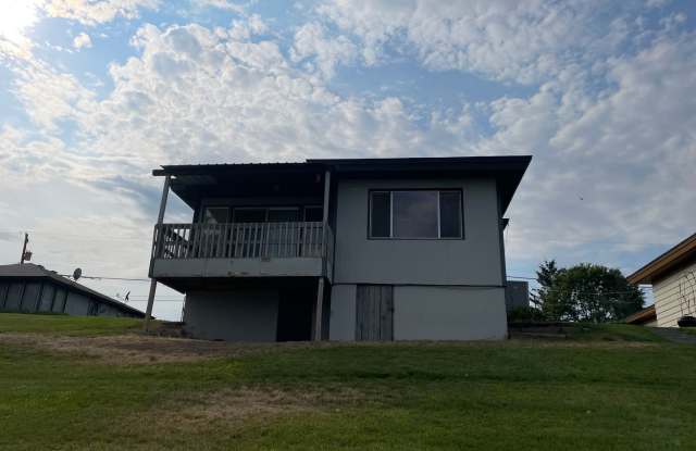 Lake View Apartment for Rent!!! - 1031 West Lakeside Drive, Moses Lake, WA 98837