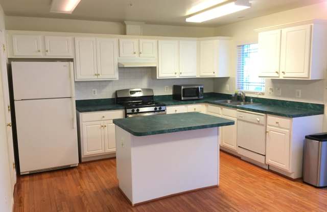 307 WILLOWGLEN AVENUE Gallery 3