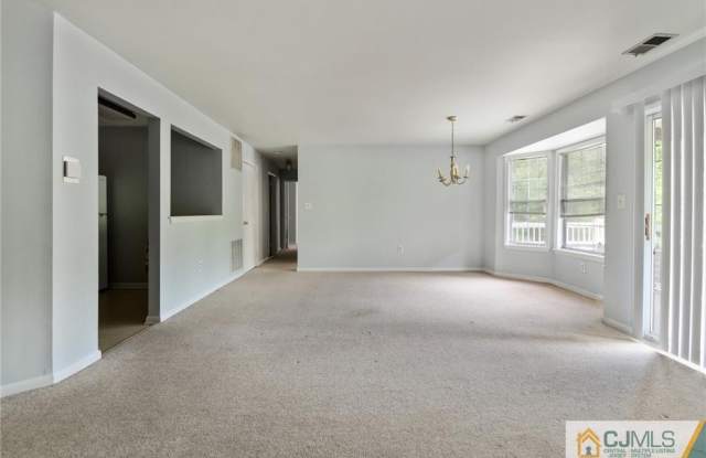 121 Rainier Court Gallery 4