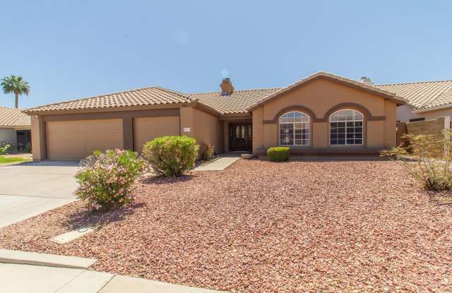 NICE 3BED 2BATH LARGE FLOORPLAN HOME LOCATED NEAR DOBSON/RAY - 2049 West Ivanhoe Street, Chandler, AZ 85224