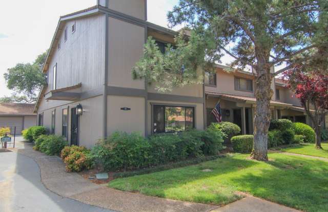 2 Bedroom Condo for Rent in Redding CA with Pool, Tennis Courts, Garage | The Bluffs photos photos