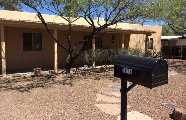 Lovely 3 bedroom Home Near U of A Campus photos photos