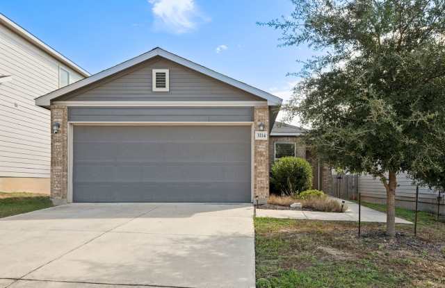 CHARMING 3 BEDROOM HOME IN STONEGATE Gallery 1