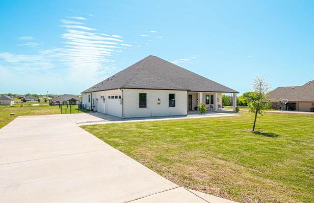 open concept 4bd - rent to own photos photos