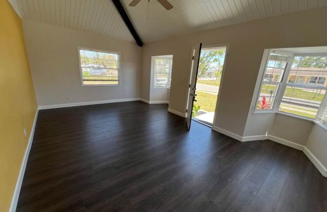 1025 11th Avenue West photos photos