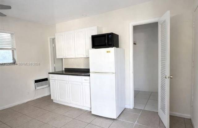 2051 NE 25th Ave photos photos