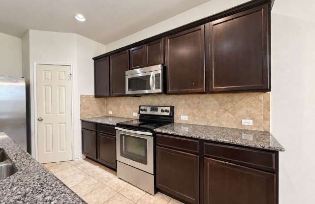 Need space? Huge 2 story home in Trimmier Estates! Gallery 4