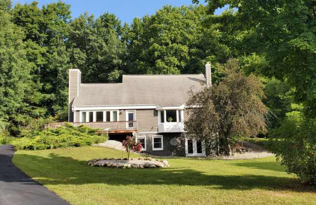 Off-Season Rental | Available 10/15/25 – 5/31/26 photos photos