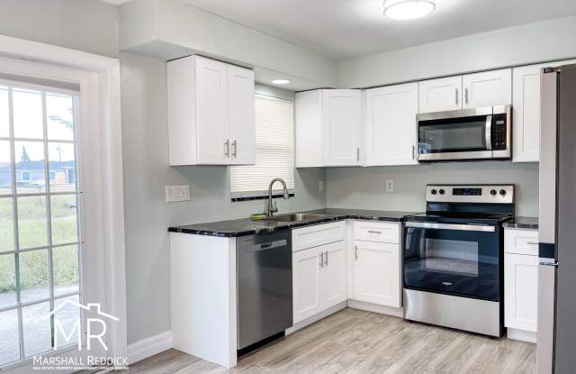 Charming 2 Bed 1 Bath Duplex in NE Cape photos photos