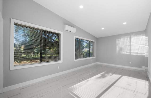 1300 Nw 90th St photos photos