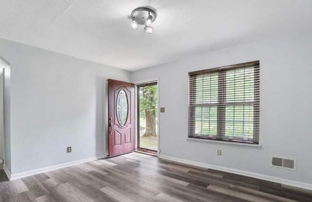 Updated Hillview Home! 3BR/2BA with Basement! Gallery 3