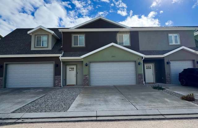 Beautiful 3 Bedroom, 2.5 Bathroom Townhome! Gallery 3