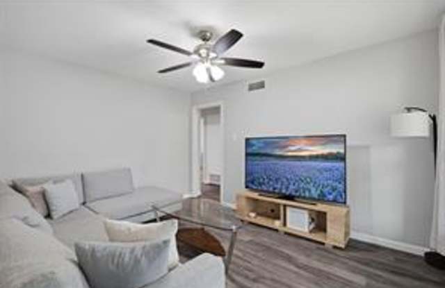 BEAUTIFUL SHERMAN 4 BEDROOM 2 BATH FOR LEASE- CLOSE TO FAIRVIEW PARK! Gallery 3