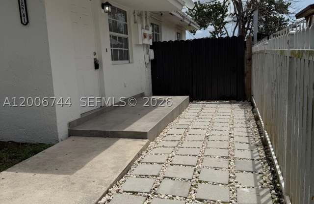 15741 NW 40th Ct Gallery 1