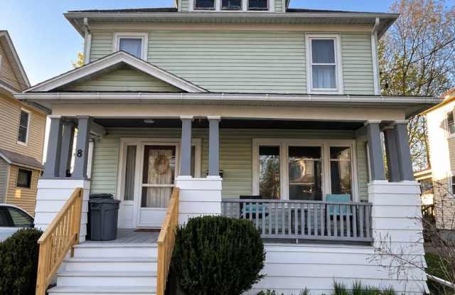 Must-See 4 BR/1.5 BA off-campus home photos photos