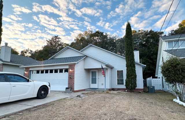 No HOA 3 bedroom home with whole house generator! - 1110 Rita Lane, Niceville, FL 32578