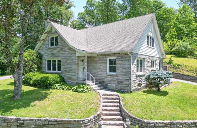 Downtown Large Home - Mooreland Heights - 173 Mooreland Heights Street, Murphy, NC 28906