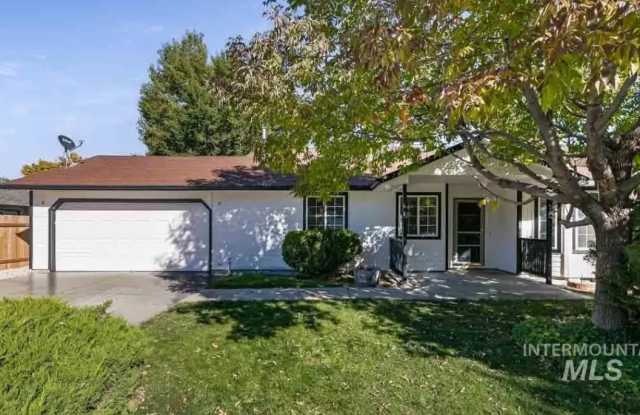 230 War Eagle Drive - 230 War Eagle Drive, Mountain Home, ID 83647