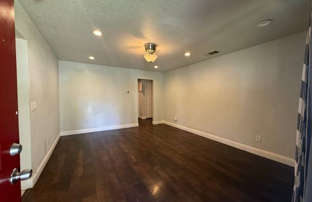 2Bed 1 Bath Gallery 3