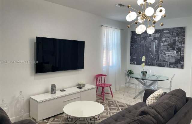 4615 N Miami Ave photos photos