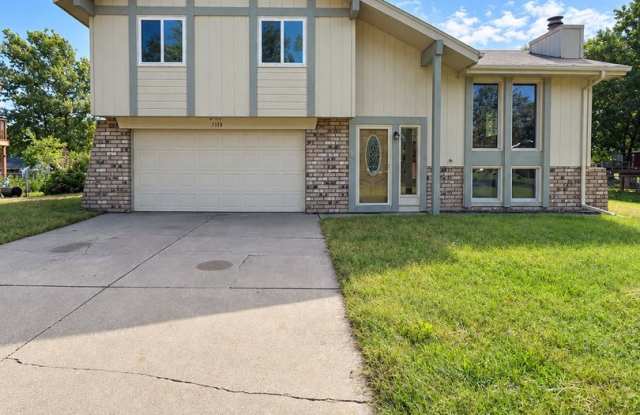 More Space, More Comfort! Welcome Home to La Vista! Gallery 1