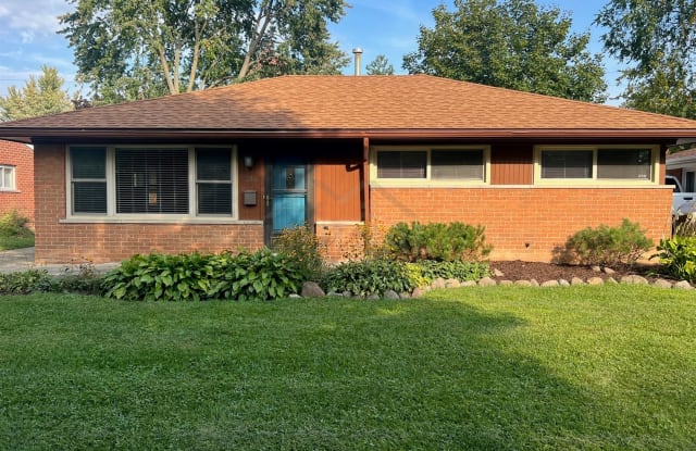 136 Essex St - 136 Essex Street, Clawson, MI 48017