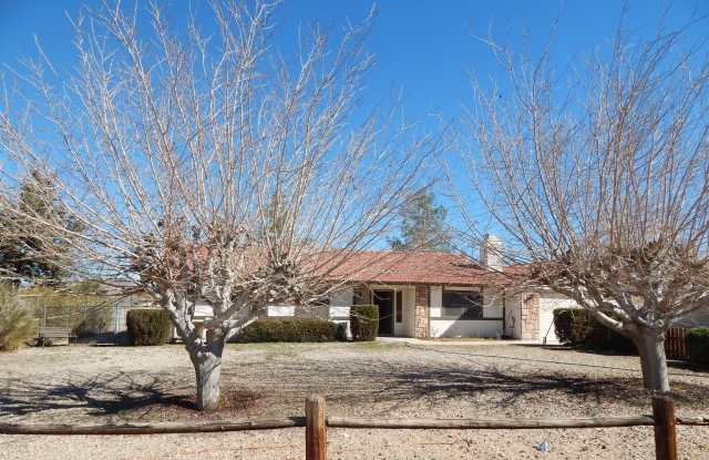 Apple Valley, Spacious 3 Bedrooms, 2 Bathrooms, New Carpet & Paint Gallery 1