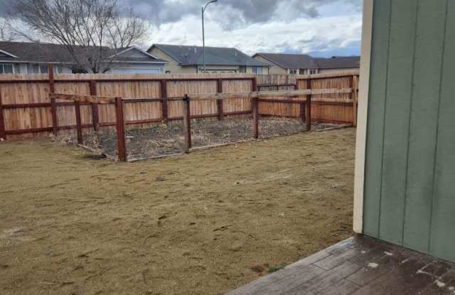 Large corner lot, seperate garden and dog run! photos photos