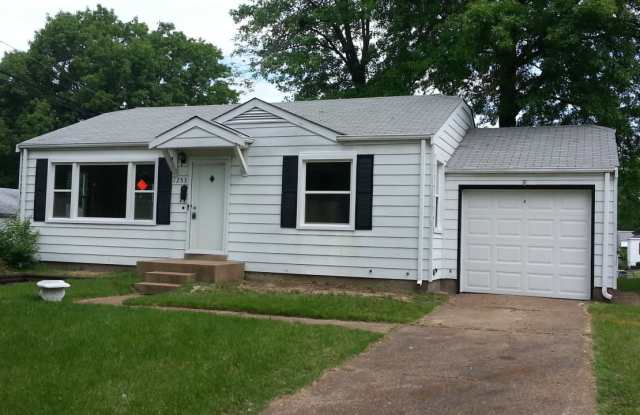 CIMING SOON! 2 B 1b Bellefontaine House For Rent photos photos