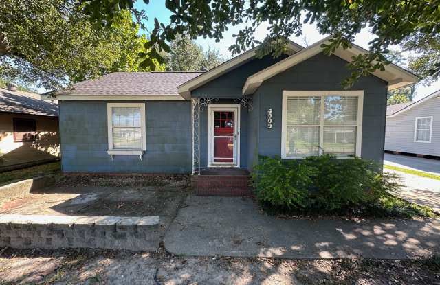 3 Bedroom, 2 Bath Home Near McNeese State University! photos photos 3 Bedroom, 2 Bath Home Near McNeese State University! photos photos