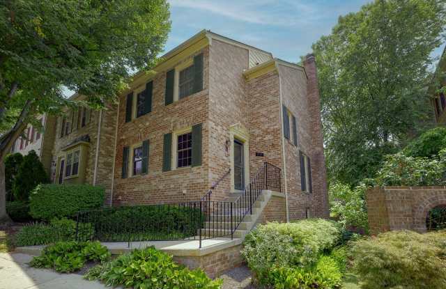Superb END UNIT 3 BR/2.5 BA town home in Bethesda Gallery 3