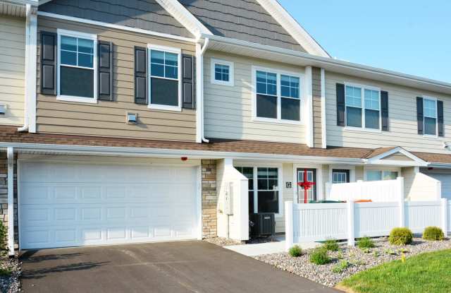 Beautiful 3-Bed 3-Bath Townhome in Blaine! photos photos