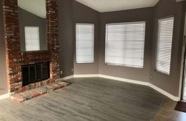 304 Brewster Cmn Gallery 2