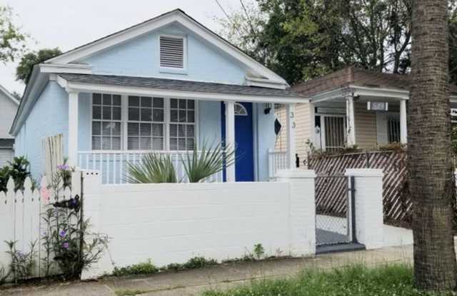 Available 8/1. Beautiful 3 BR/2 BA Home in the Heart of Downtown Charleston! photos photos