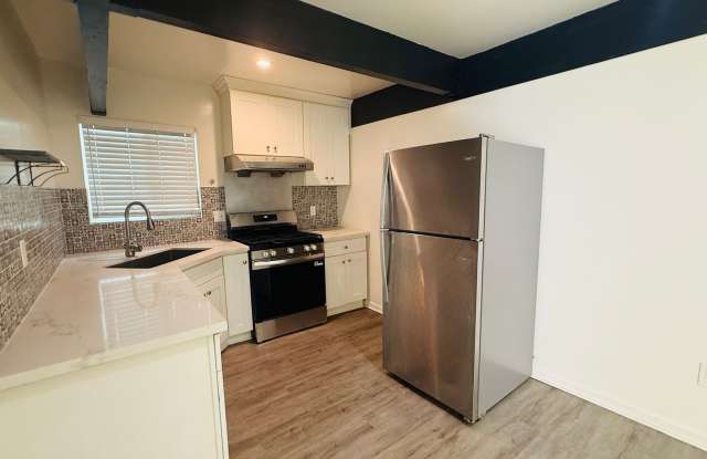 Private and quiet 1-bedroom. In-unit laundry! - 1514 1/2 West 46th Street, Los Angeles, CA 90062