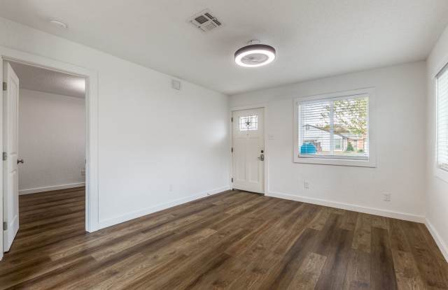 Charming 3-bedroom duplex nestled in the heart of the Great Northwest photos photos