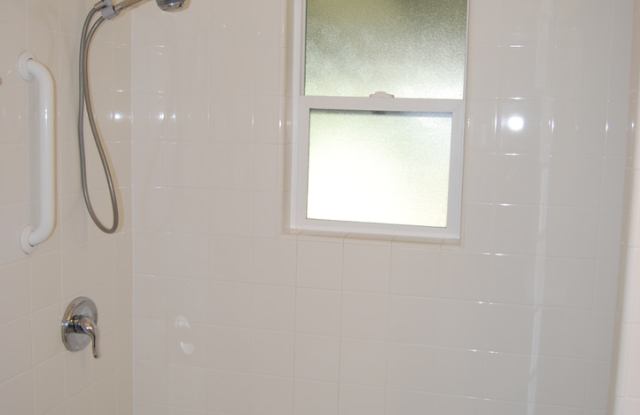 AVAILABLE NOW - 1 BD DUPLEX in the HEART OF NORTH PARK Gallery 4