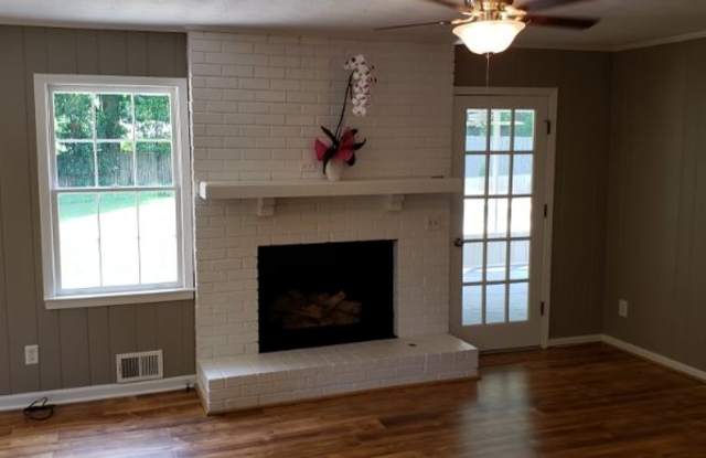 325 Meadow Dr Gallery 4