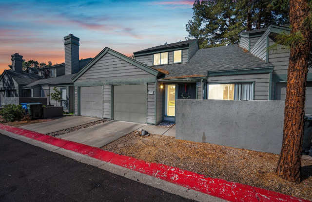 Spacious 3BR Townhouse in Glendale photos photos