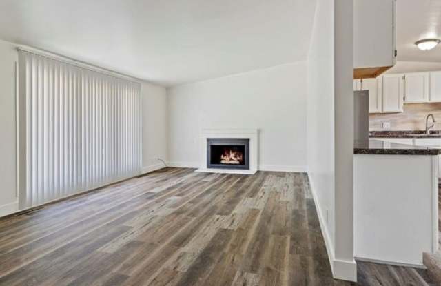 1376 Greenfield Avenue Gallery 3