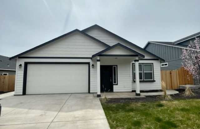 Beautiful like new 3 bedroom Hayden home in Prineville! - 1524 Southwest Park Drive, Prineville, OR 97754