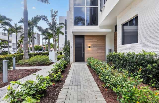 3750 Yacht Club Drive photos photos