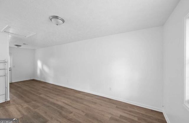 1012 Davis Street Gallery 4